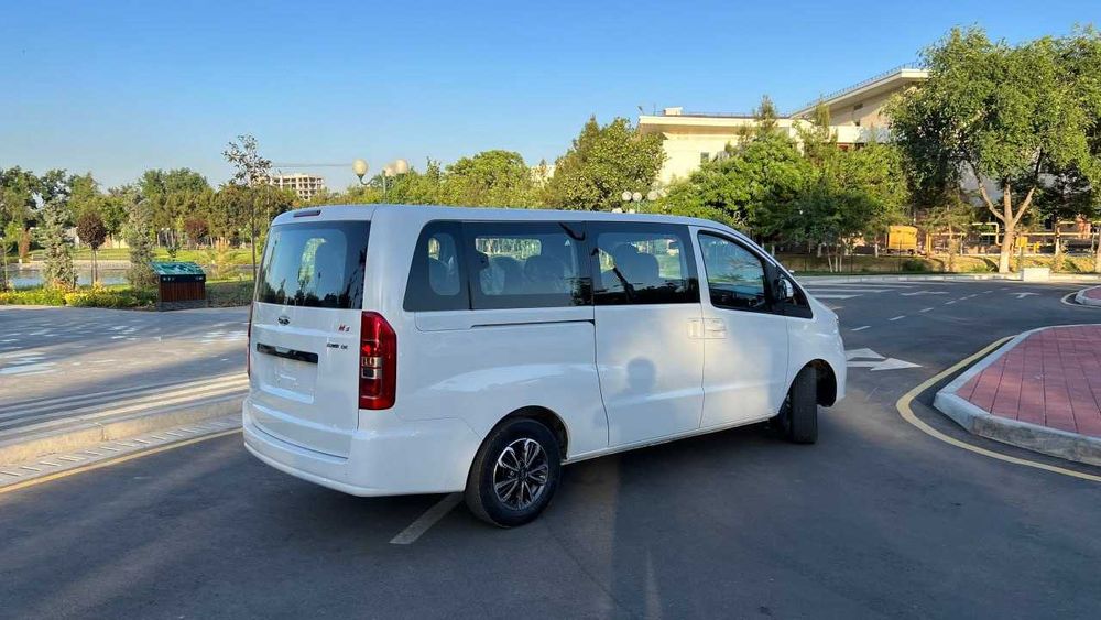 JAC M3 PLUS кўплаб қулайликларга эга бўлган  минивен