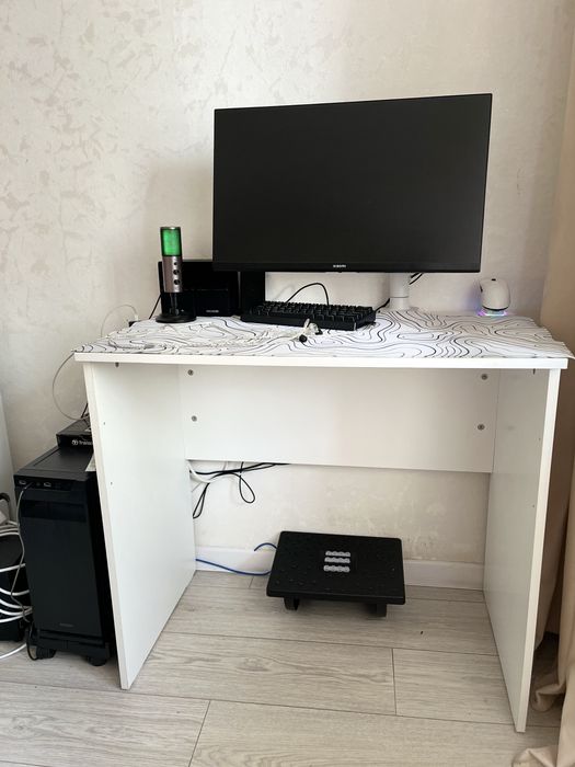 Продам компьютерный стол