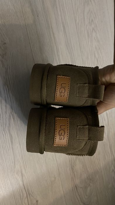 Продам угги . За 17 тыс торто уместен .