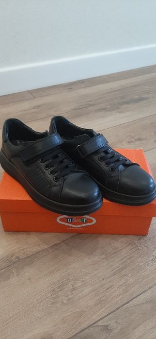 Туфли на мальчика , полуспорт .