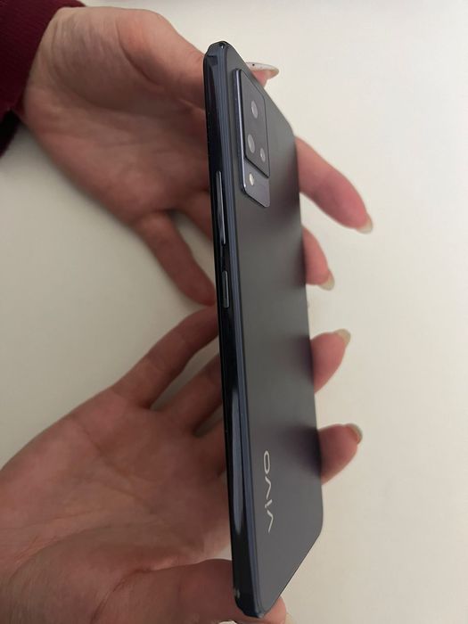 Продам смартфон Vivo v21 128 GB
