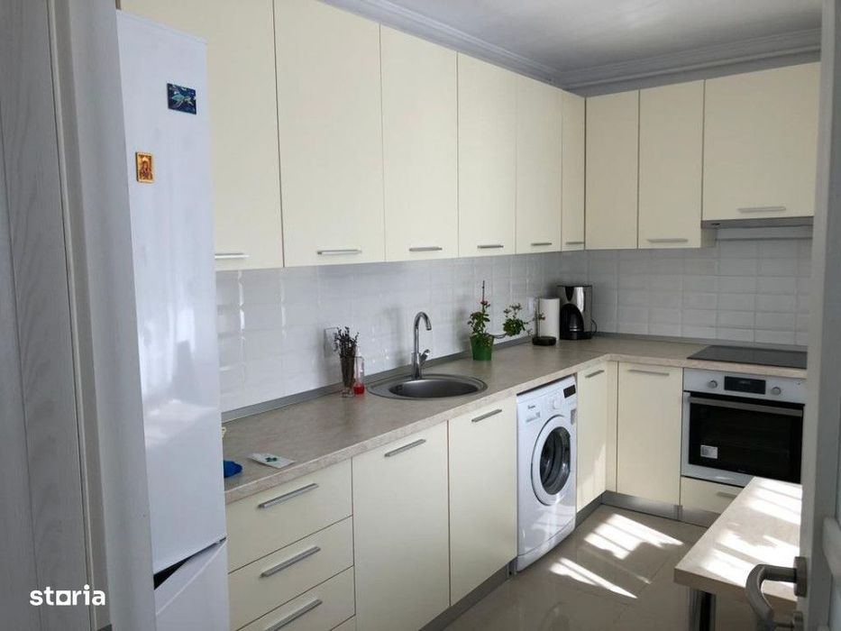 Apartament de 3 camere,60 mp,2 parcari, zona Vivo