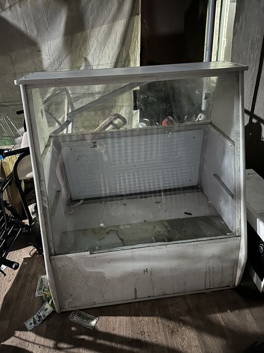 Холодильник работает