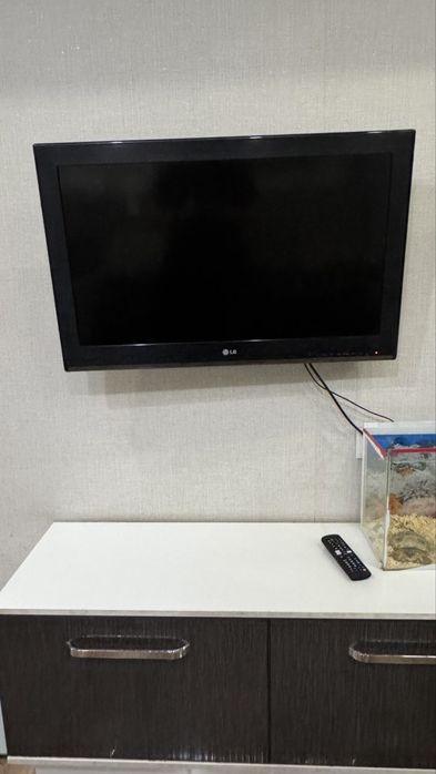 Телевизор  LG 32 дюйма