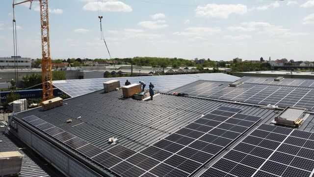 Екип - електротехник и монтажници за Фотоволтаични системи