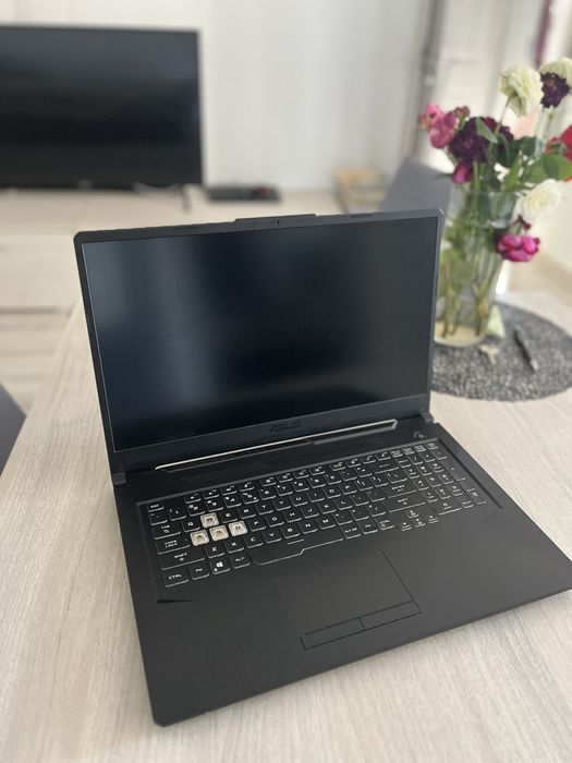 Laptop Gaming ASUS TUF F17 FX706Li – Ecran mare 17.3", i7, GTX 1650 Ti – Stare impecabilă(cititi descrierea)