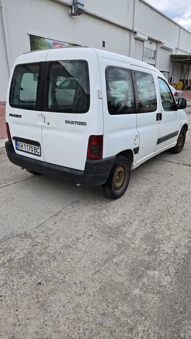 Продавам Пежо партнер - Peugeot partner - бензин