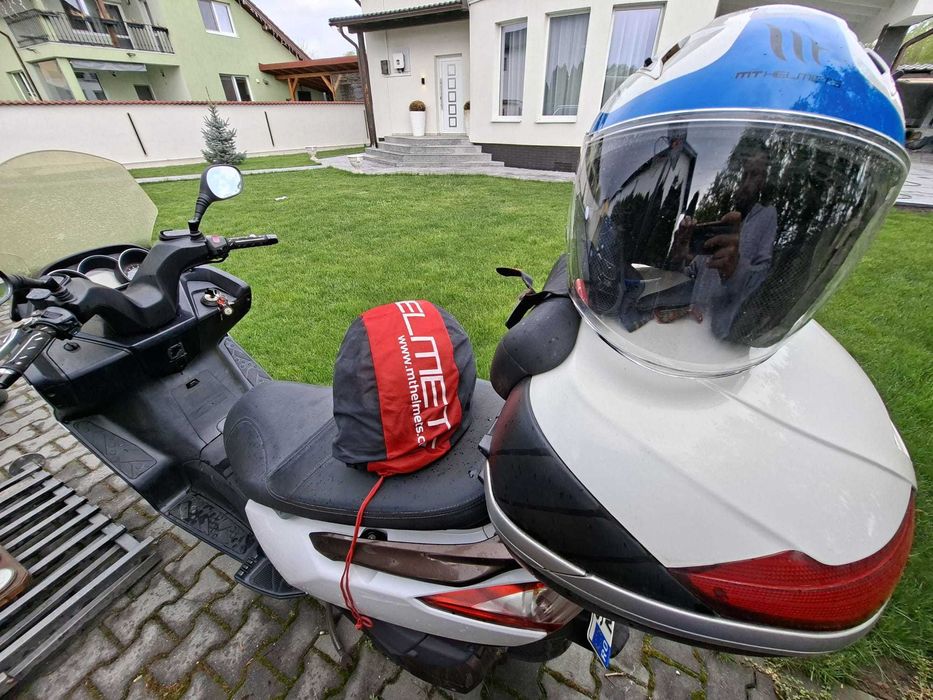 Kymco Downtown 300 + husa + 2 casti cadou (una nepurtata)