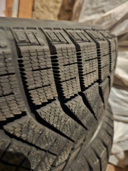 Pirelli Ice Zero Fr 215/65 R16 102 T без шипов