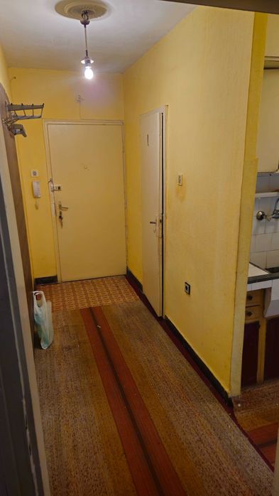 Продава се Тристаен апартамент в Ямбол, Граф Игнатиев - 60 кв.м за 1105 €/кв.м - Снимка #2