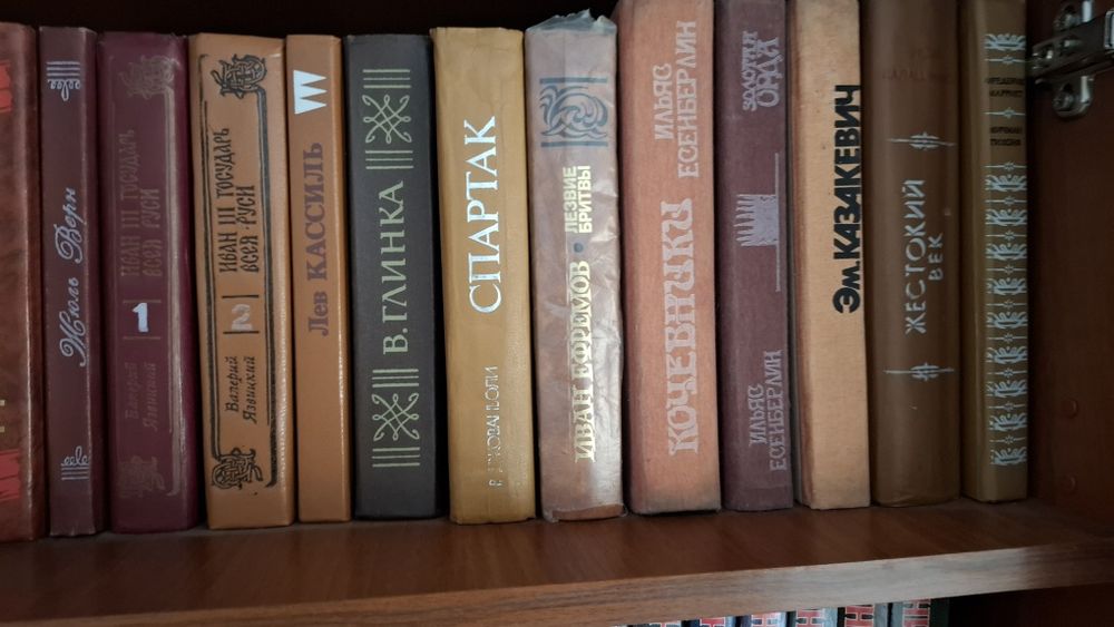 Книги б/у .От 200тг