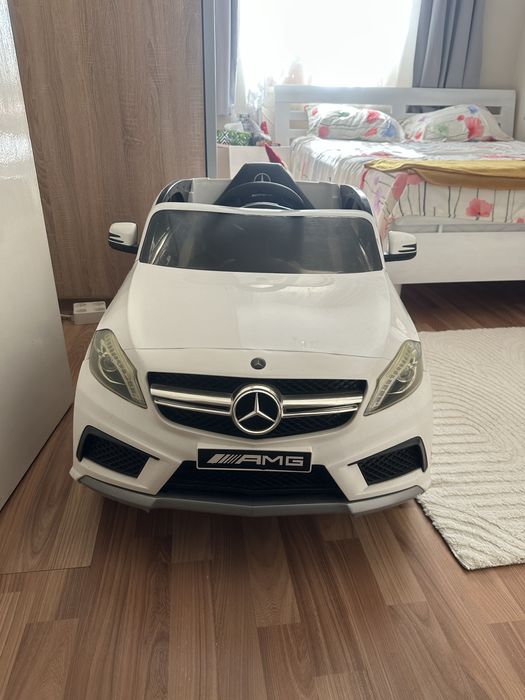 Детска електрическа кола