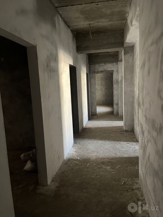 Uy sotiladi. TashGU TashPI mavzesi 106 kv metr
