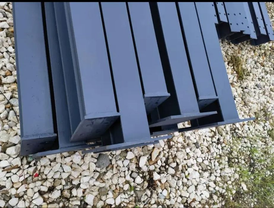 Am o structura metalică 10x20x4 3500€