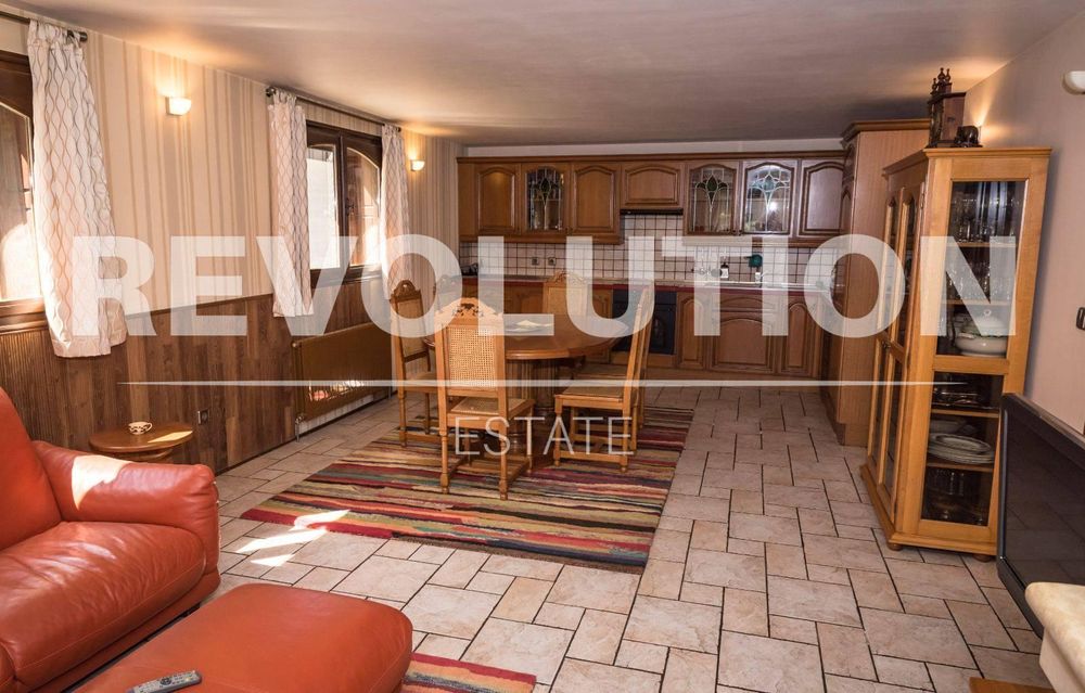 Дава се под наем Къща в с. Приселци, Област Варна - 300 кв.м за 2000 € - Снимка #2