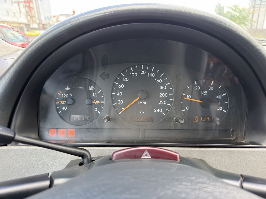Vând Mercedes ML 270