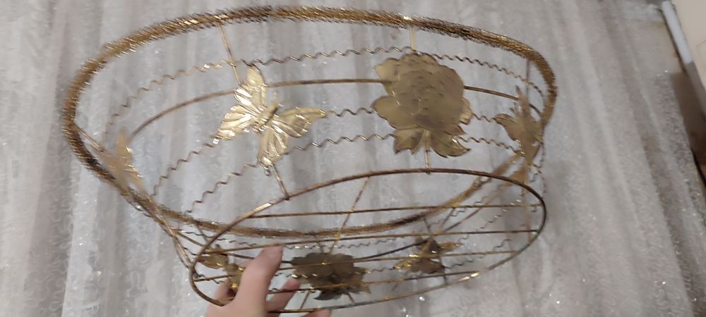 Перламутровые сережки с резьбой