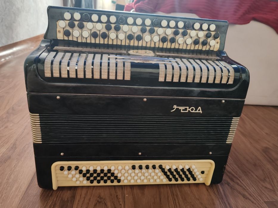 Баян продам срочно