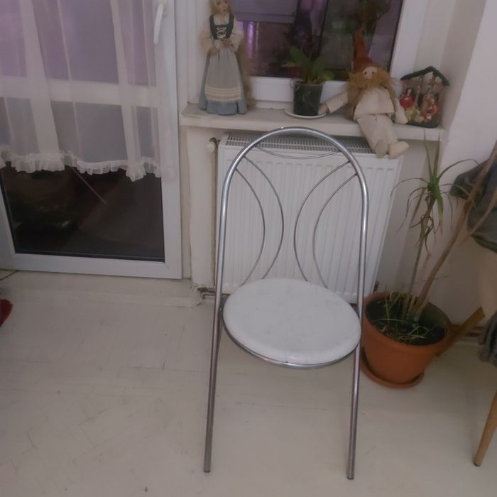 Vind scaun din inox și blat de lemn folosit