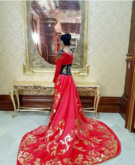 Продам сценические костюмы