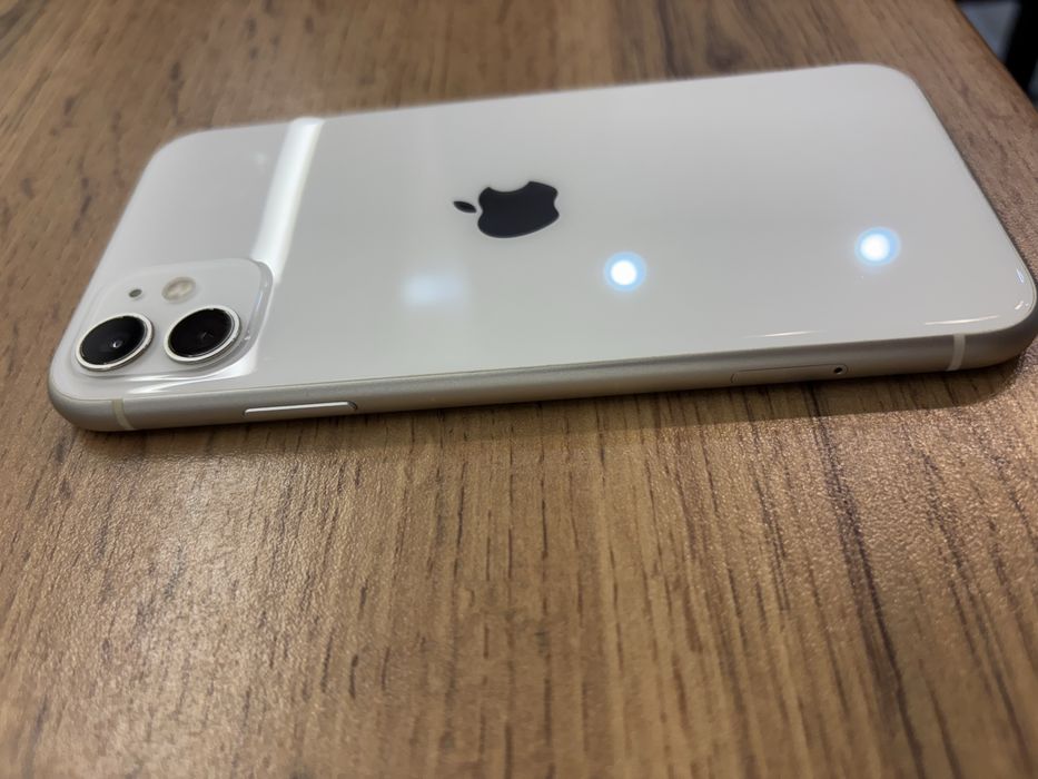 Айфон 11, 128 ГБ.