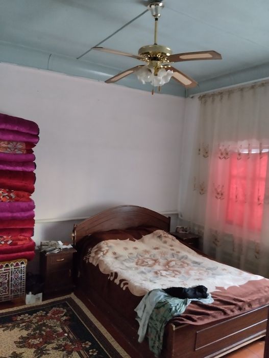 Ховли Уй сотилади.Кирпичныйда Амангельды кучаси.Нархы:65.000 && келиша