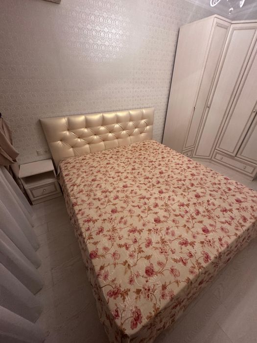 Двуспальная кровать