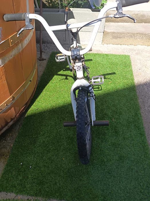 Vând 2 biciclete și 1 trotinetă