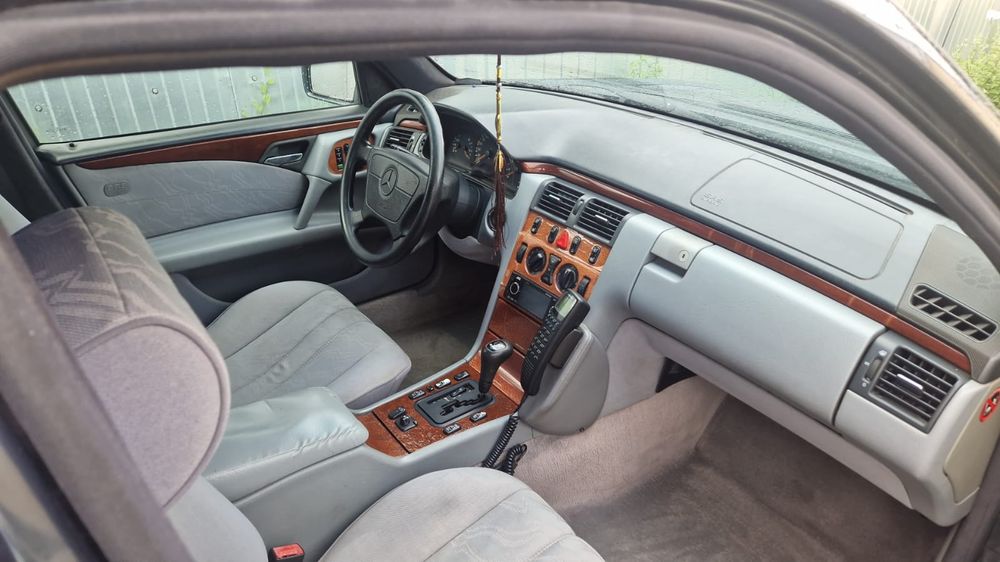 Mercedec Benz 210