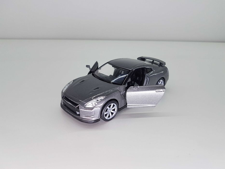 Количка Nissan GTR R35