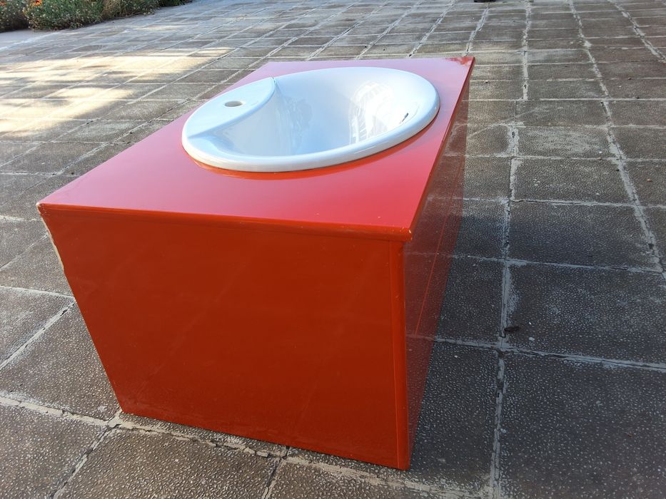 Продавам мивка- Видима, вградена във водоустойчиви панели.