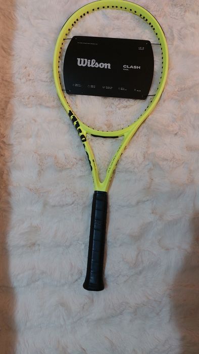 Продаётся  теннисная  ракетка