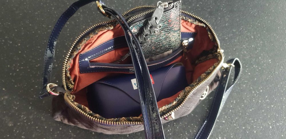 Продавам дамска чанта и калъф за телефон