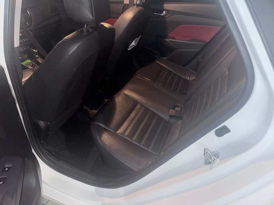 Продаю машину Hyundai Accent 2020 года