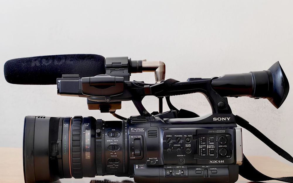 Sony PMW 200 camcorder