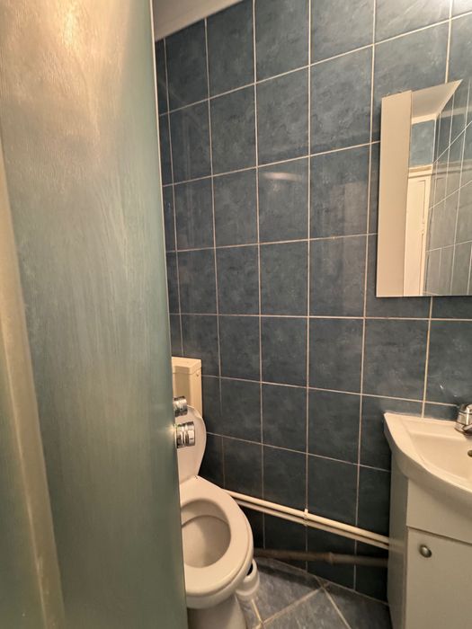 Închiriez garsonieră, Podu Ros 10 min de Palas, Centru