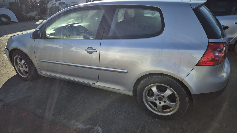 Vând set roti de iarna golf v