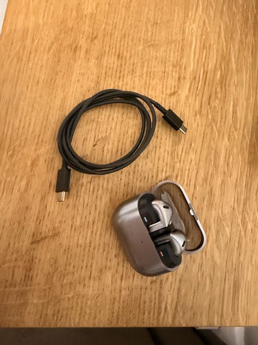 Căști Samsung Galaxy Buds3  – originale, stare ca noi + cablu USB-C