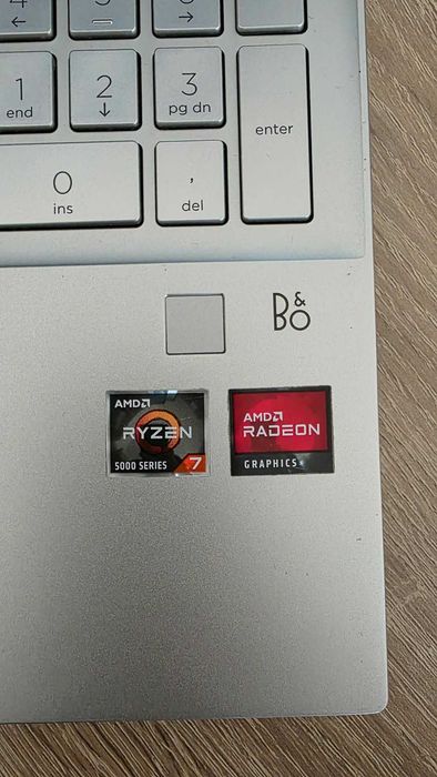 Продавам HP Pavilion 15-eh2003nu