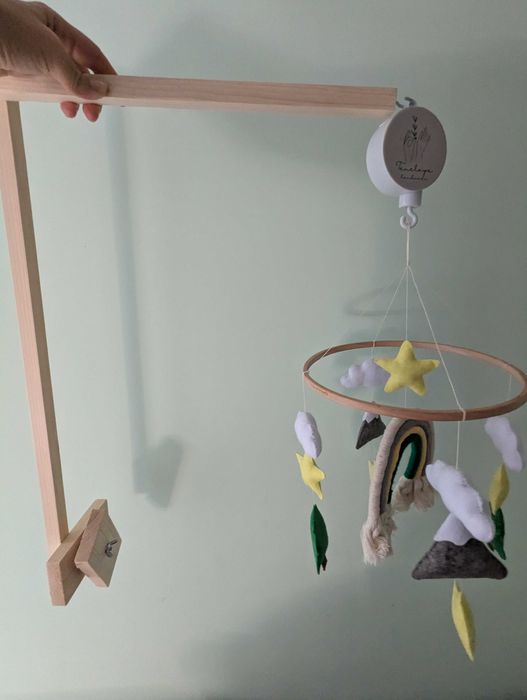 Хендмейд Въртележка за дървена бебешка кошара