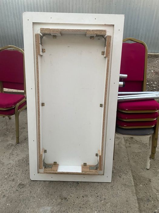 Распродаю столы и банкетные стулья