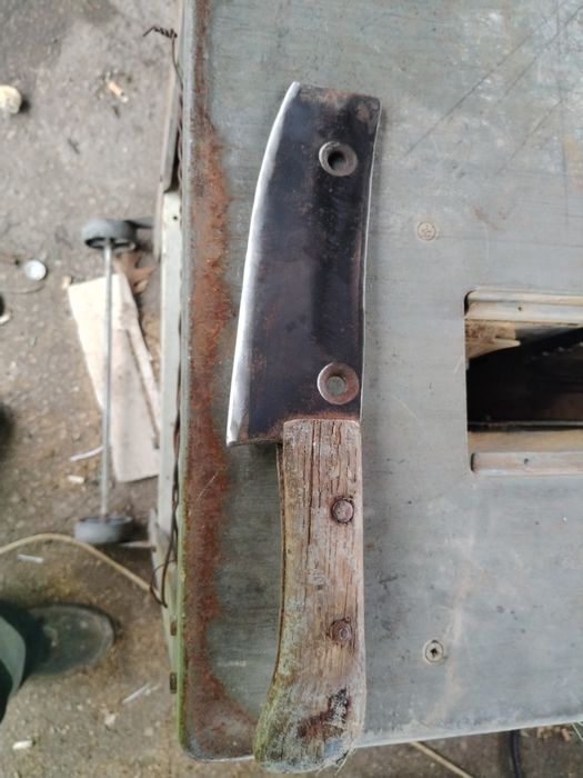 Стар кован масивен сатър