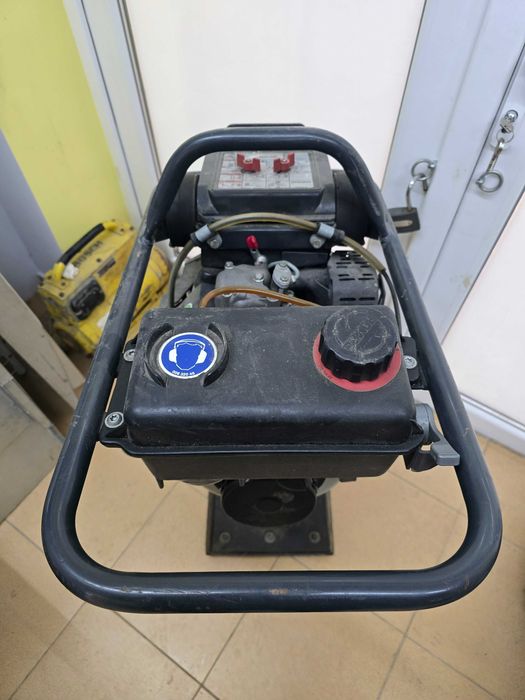 Трамбовка BOMAG BT 80 D