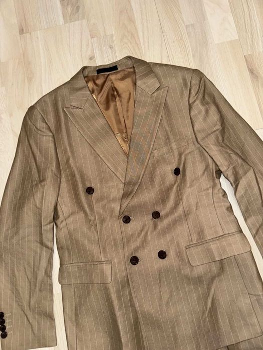 Чисто Нов Костюм