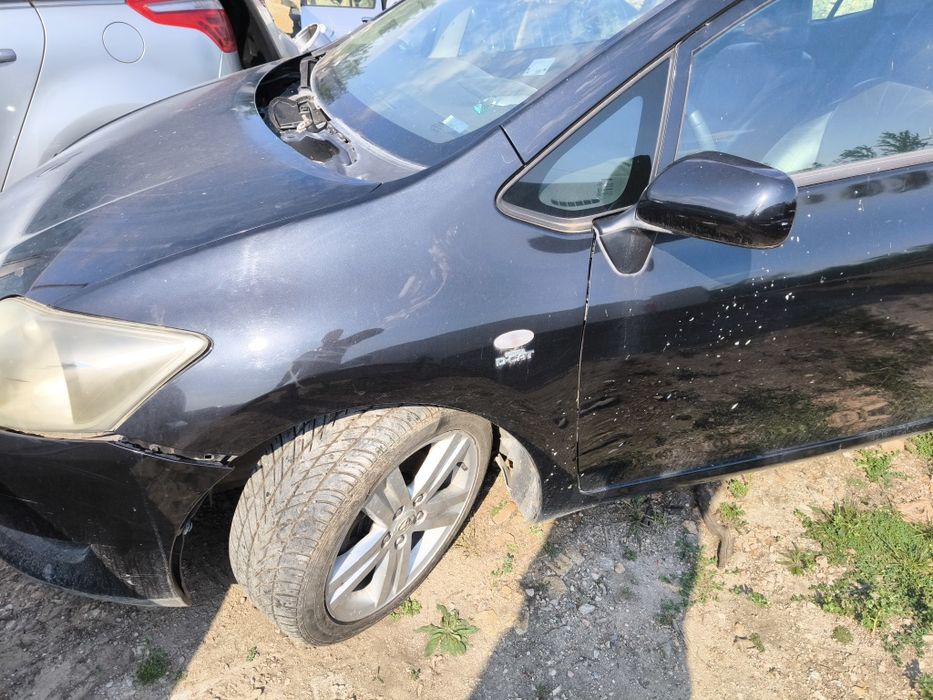 Тойота Аурис D kat На части