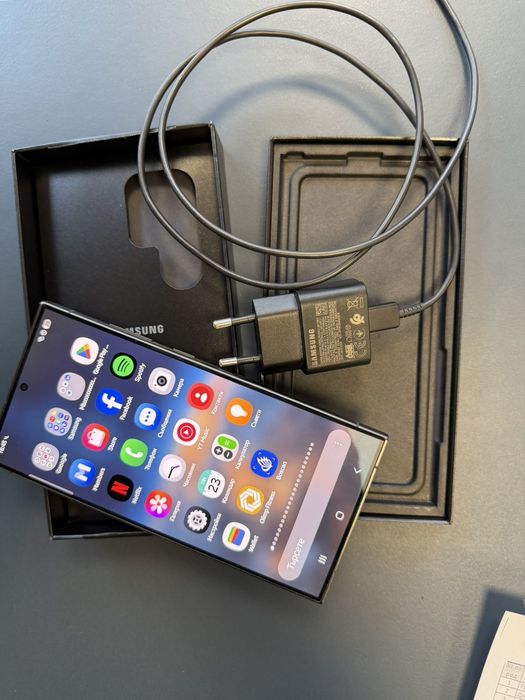 Продавам  Samsung Galaxy  S24 Ultra
