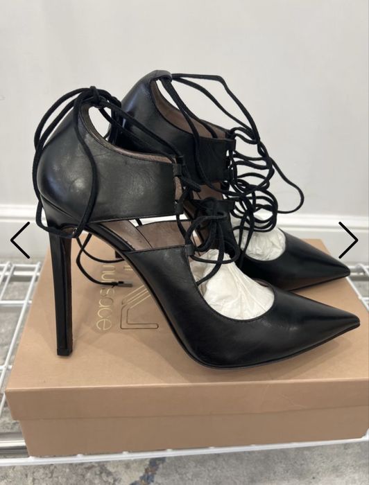 Туфли кожаные с завязками