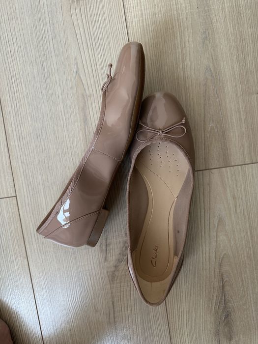 Балетки лаковые телесные