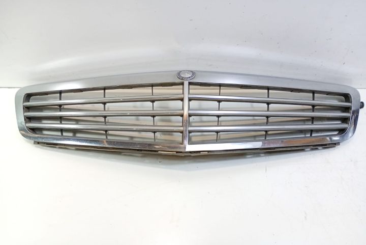 Grila radiator Mic defect A2048801285 Mercedes-Benz C-Class W204/S204