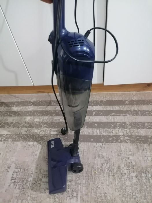 Пылесос вертикальный вакуумный